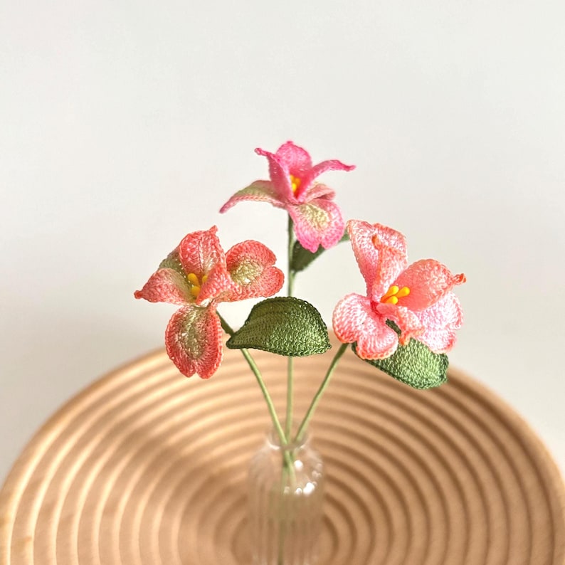 Gehäkeltes Blumen-Lesezeichen Sonnenblume Glockenblume Lilie Iris Handgemacht Lesezeichen für Buchliebhaber