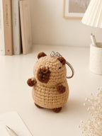 Gehäkelter Capybara Schlüsselanhänger – Amigurumi Tier Anhänger mit Schildkröte, Küken, Ananas Tasche