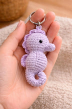 Gehäkelte Meerestier Schlüsselanhänger Set, Amigurumi Seepferdchen Seestern Delphin Qualle Krabbe Fisch