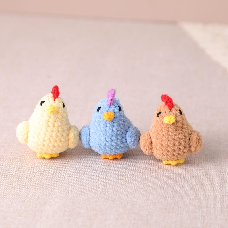 Gehäkeltes Huhn Schlüsselbund, Häkelhenne Plüsch Schlüsselanhänger, Küken Taschenanhänger, Käfig Huhn, 6 cm