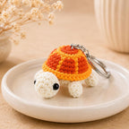 Amigurumi Schildkröte Schlüsselanhänger, gehäkelter Mini Tieranhänger, kawaii Taschenanhänger, Garn und Metallspange