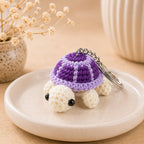 Amigurumi Schildkröte Schlüsselanhänger, gehäkelter Mini Tieranhänger, kawaii Taschenanhänger, Garn und Metallspange