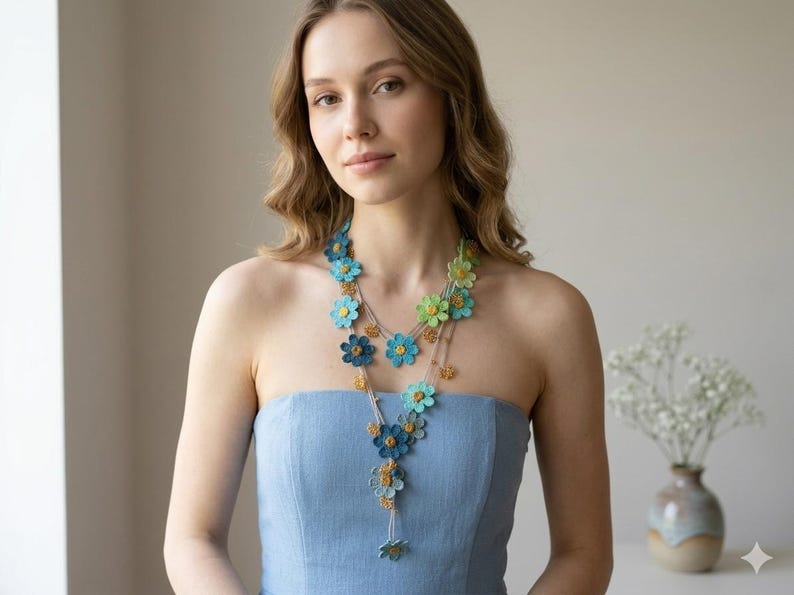 Blaue Gänseblümchen Lange Halskette, Türkis Häkelblume Lariat, Boho Wrap Sommer Statement Kette