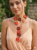 Coral Daisy Lange Häkelkette, Floral Wrap Lariat, Boho Sommer Statement Halskette