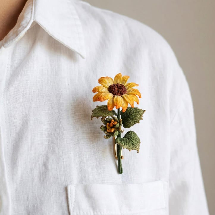 Mikro Häkeln Sonnenblume Brosche, Cottagecore Blume Pin, Vintage-Stil Blumenbrosche