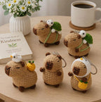 Gehäkelter Capybara Schlüsselanhänger – Amigurumi Tier Anhänger mit Schildkröte, Küken, Ananas Tasche