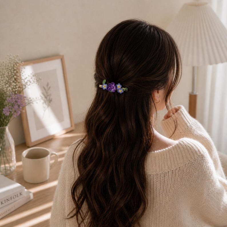 Mikrogehäkelte Orchidee Haarspange, handgefertigter Haarschmuck aus Baumwollgarn