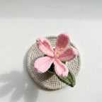 Handgehäkelter Krokus im Topf - Amigurumi Frühlingsblume, künstliche Pflanze für Schreibtisch, Weiß Lila Pink
