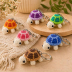 Amigurumi Schildkröte Schlüsselanhänger, gehäkelter Mini Tieranhänger, kawaii Taschenanhänger, Garn und Metallspange
