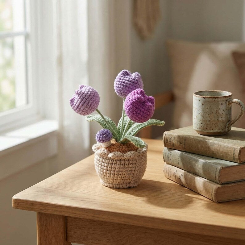 Handgemachte Häkeltulpe im Topf, Home Deko, Geschenk für Damen, 14 cm, Acrylgarn