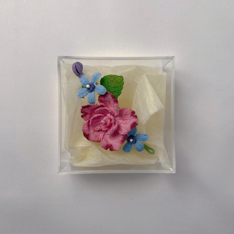 Mikrogehäkelte Rosen & Blaustern Haarspangen - Handgemachter Haarschmuck