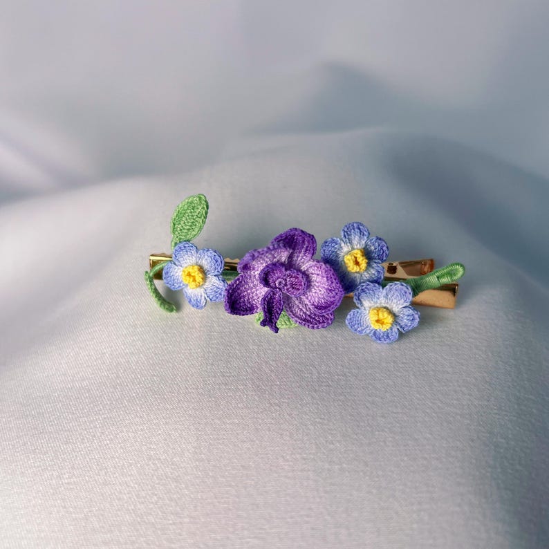 Mikrogehäkelte Orchidee Haarspange, handgefertigter Haarschmuck aus Baumwollgarn