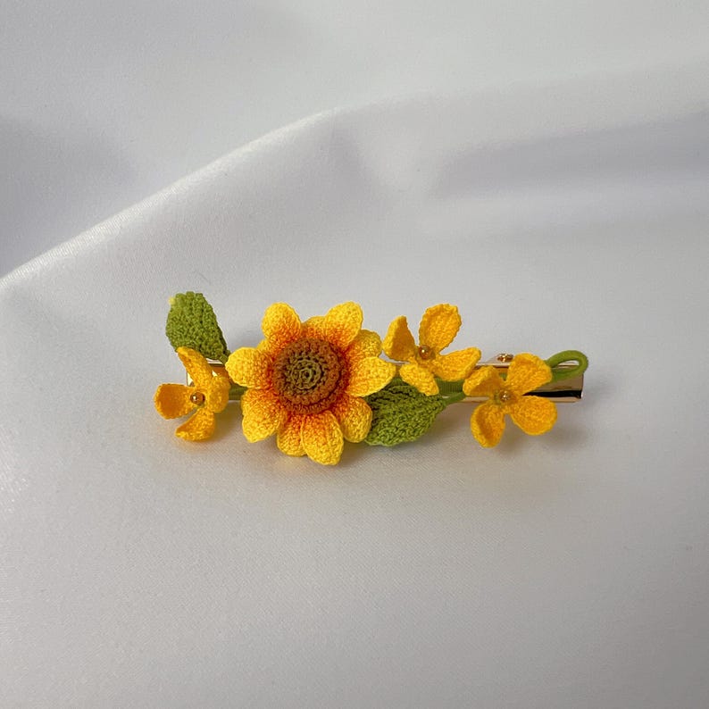 Mikrogehäkelte Sonnenblume Haarspangen, handgefertigt, 6,5 cm