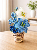 Gehäkelter Blumenstrauß im Topf – Handgefertigte Dauerblumen – Schreibtischdekoration, 24-32 cm