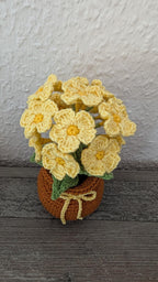 Gehäkelter Gänseblümchenstrauß im Topf, handgemachtes Amigurumi Frühlingsblumendekor, Geschenk, gelb und grün, 15cm Höhe