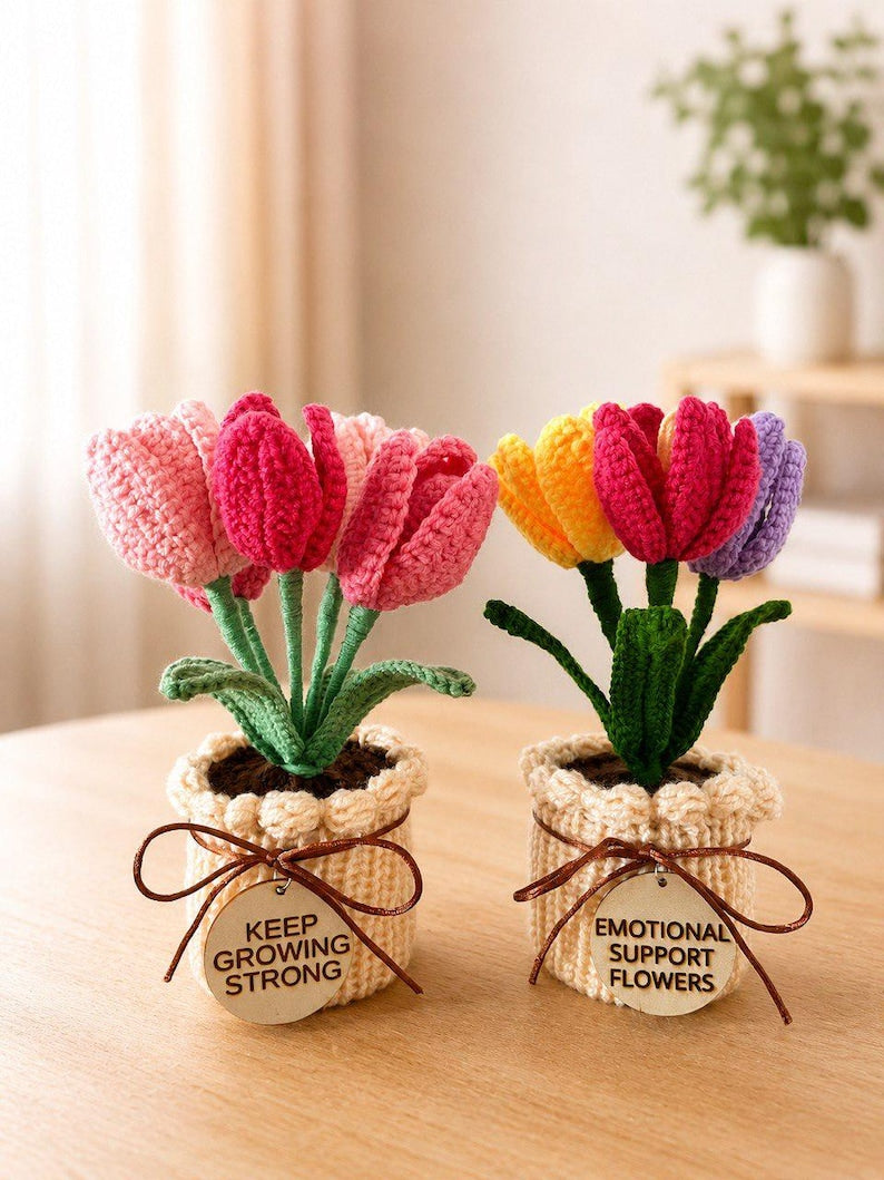 Gehäkelter Blumenstrauß im Topf – Handgefertigte Dauerblumen – Schreibtischdekoration, 24-32 cm