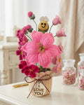 Gehäkelter Blumenstrauß im Topf – Handgefertigte Dauerblumen – Schreibtischdekoration, 24-32 cm