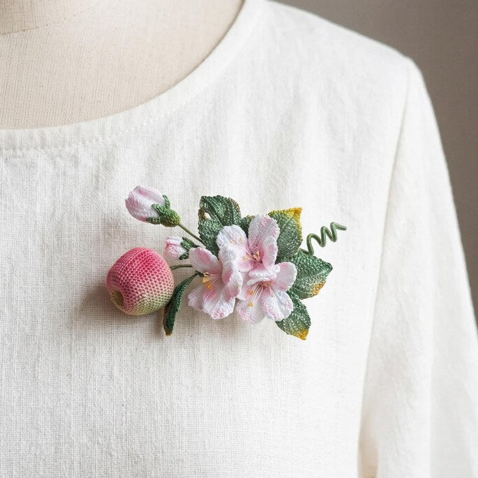 Art-Deco Apfel Blume Brosche, Miniatur Häkelblumen Anstecker für Frauen