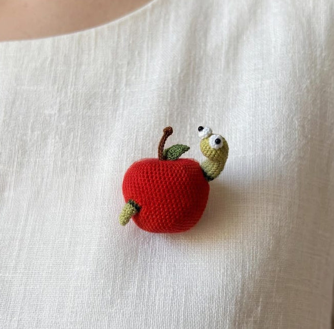 Art-Deco Apfel Blume Brosche, Miniatur Häkelblumen Anstecker für Frauen
