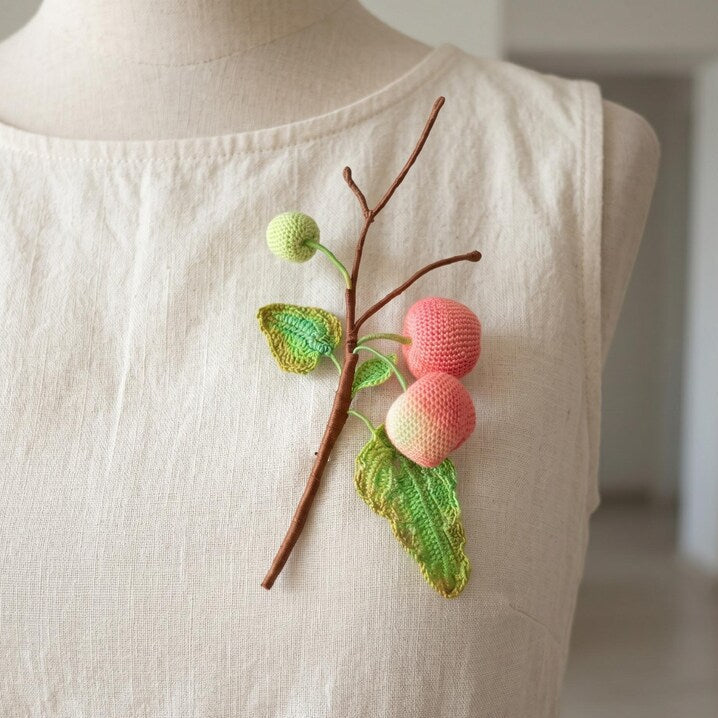 Art-Deco Apfel Blume Brosche, Miniatur Häkelblumen Anstecker für Frauen