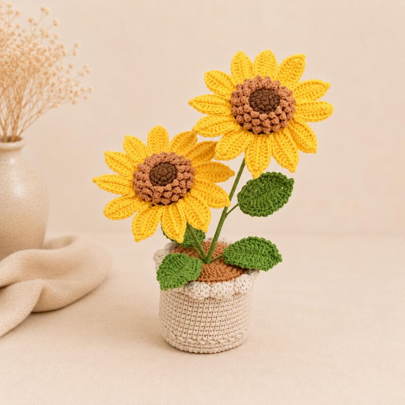 2 Handgestrickte Sonnenblumen im Topf – 12 cm Blüten – Wolle Deko Tischdeko