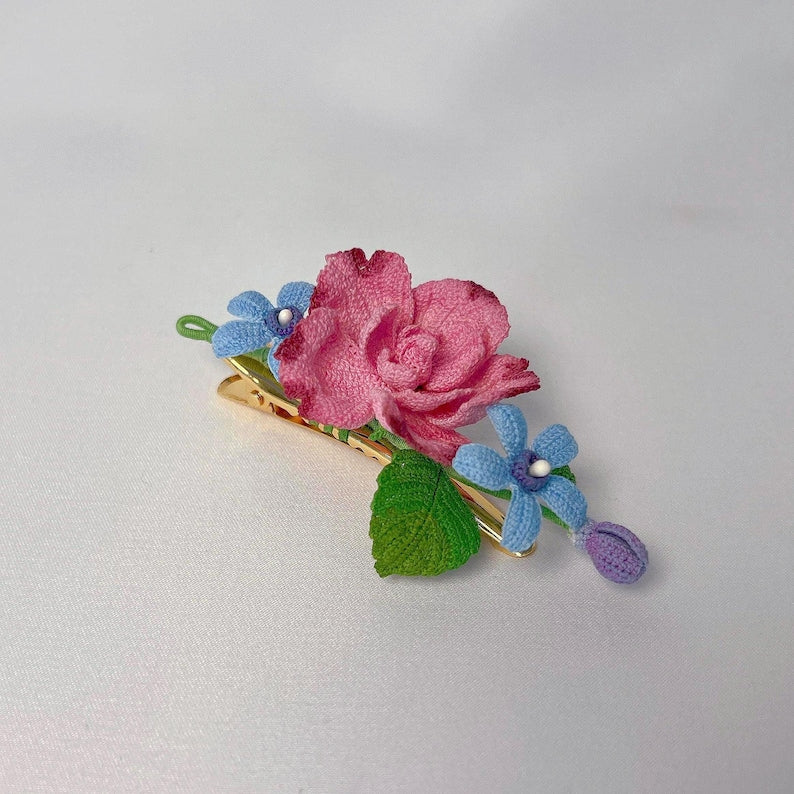 Mikrogehäkelte Rosen & Blaustern Haarspangen - Handgemachter Haarschmuck