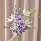 Handgefertigter Häkelblumenstrauß, Pfingstrose Rose Lilien Arrangement, Garn Wohnkultur
