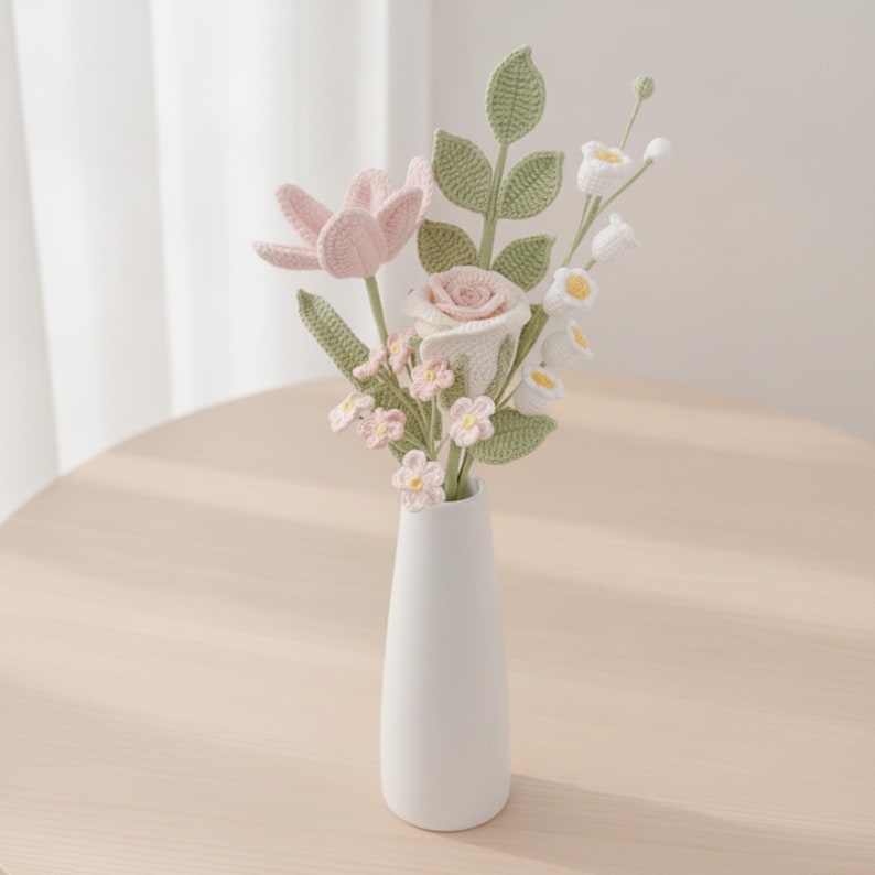 Handgefertigter Häkelblumenstrauß, Pfingstrose Rose Lilien Arrangement, Garn Wohnkultur