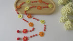Sonnenuntergang Orange Gänseblümchen Halskette, Floral Boho Sommer Häkelschmuck, Bunte Perlen Lariat Halskette