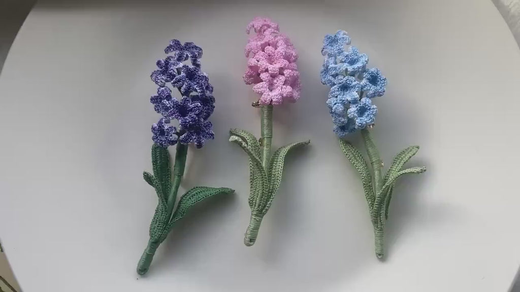 Hyazinthe Blume Brosche, gehäkelte Blume Anstecknadel, rosa lila blau, Mikro Häkelblume